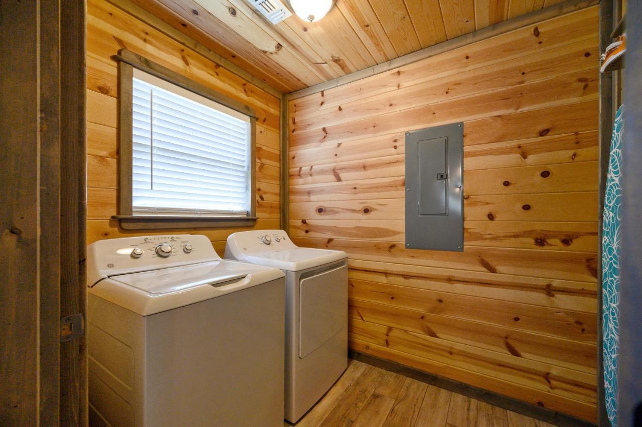 Convenient Romantic Hot Tub Bbq 3-Night Special! Broken Bow Kültér fotó