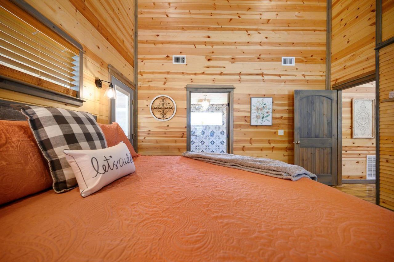 Convenient Romantic Hot Tub Bbq 3-Night Special! Broken Bow Kültér fotó