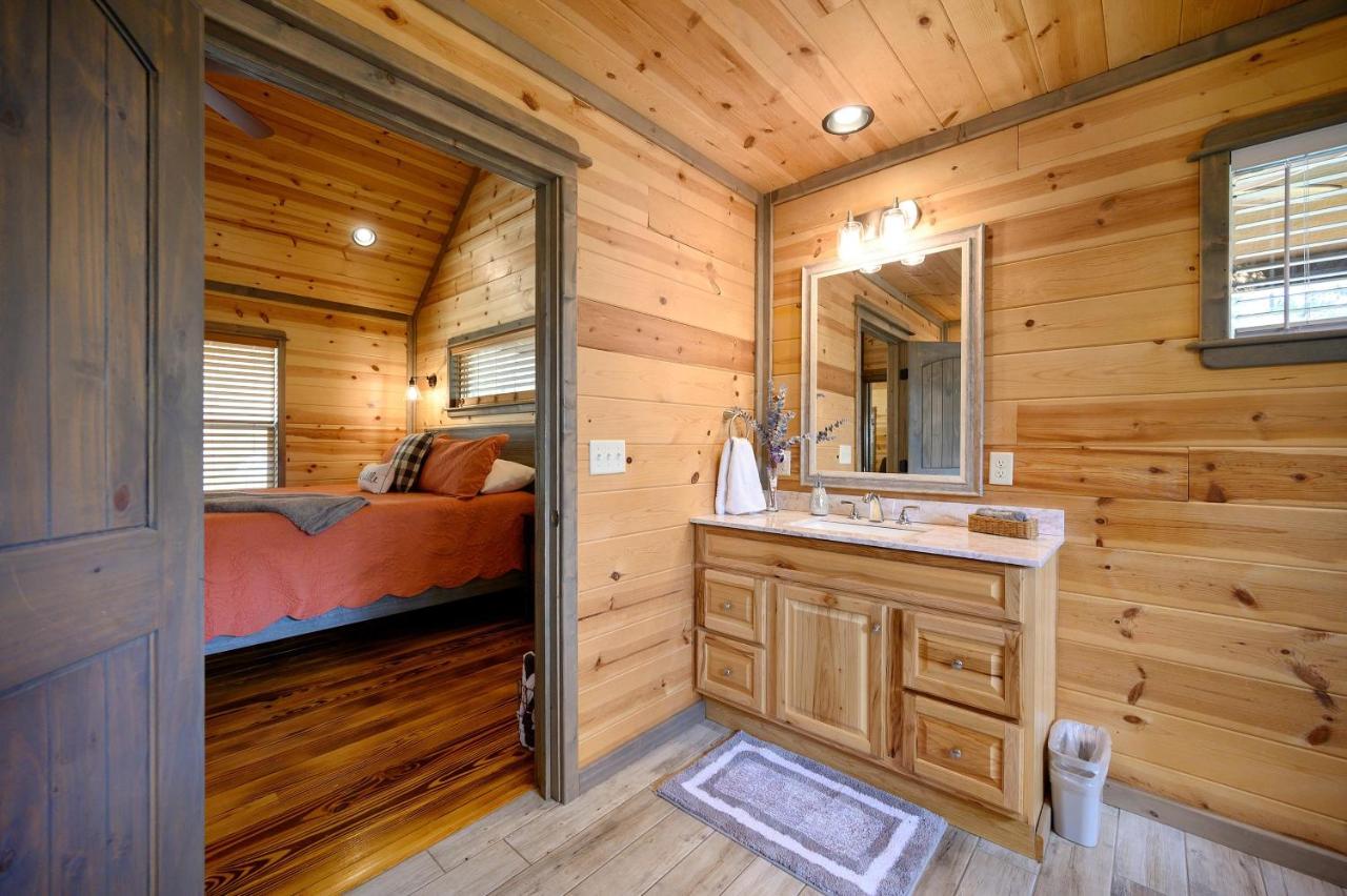 Convenient Romantic Hot Tub Bbq 3-Night Special! Broken Bow Kültér fotó