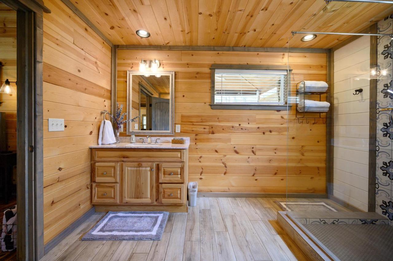 Convenient Romantic Hot Tub Bbq 3-Night Special! Broken Bow Kültér fotó