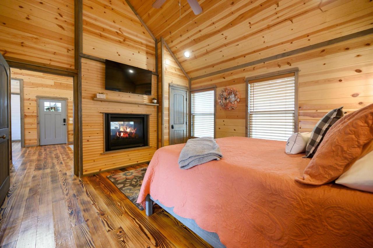 Convenient Romantic Hot Tub Bbq 3-Night Special! Broken Bow Kültér fotó