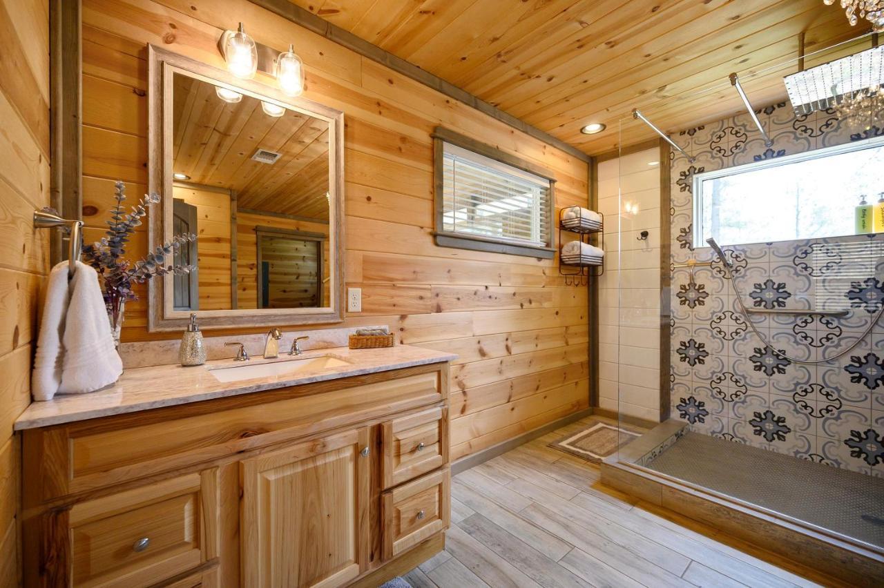 Convenient Romantic Hot Tub Bbq 3-Night Special! Broken Bow Kültér fotó