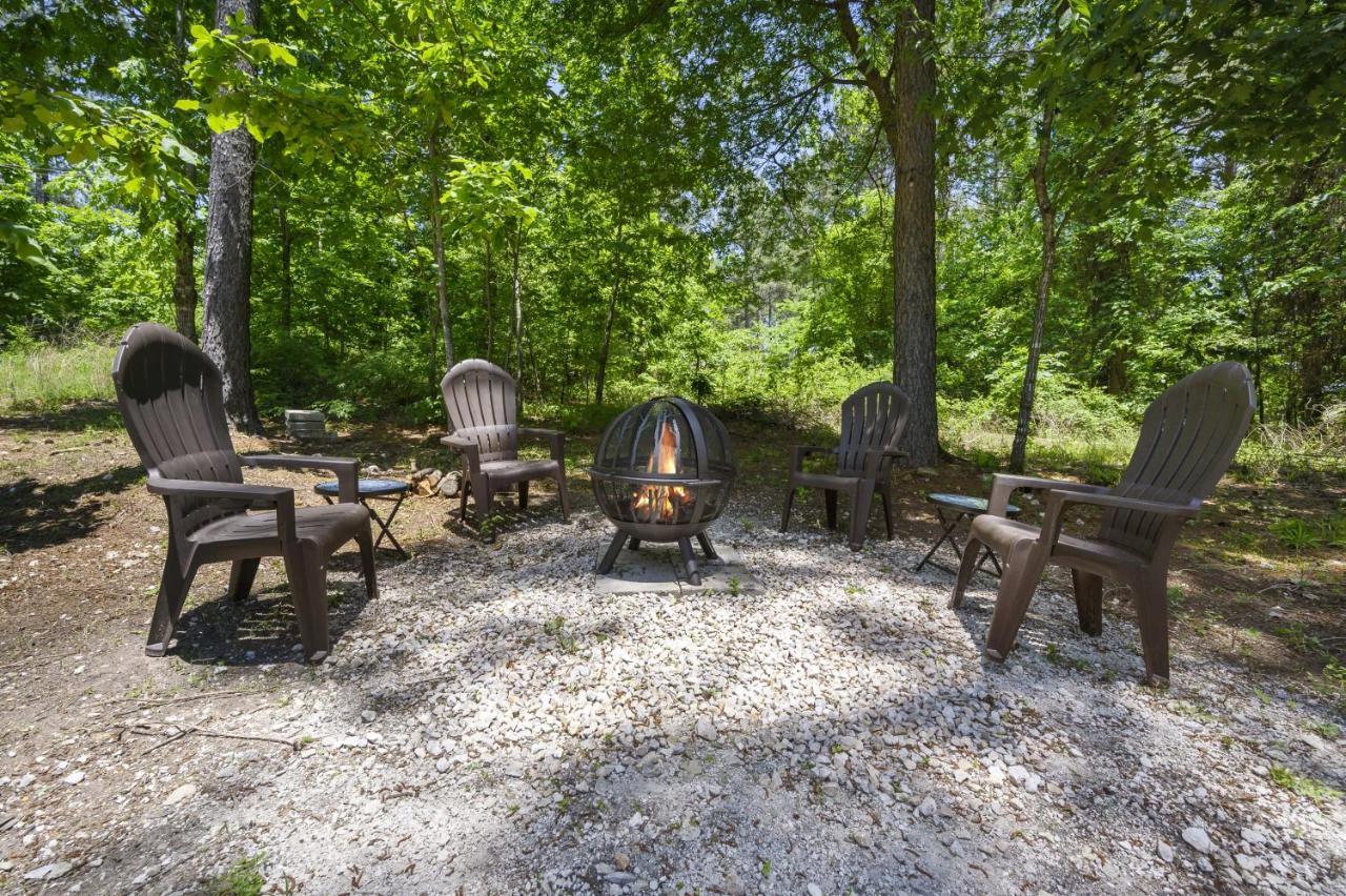 Convenient Romantic Hot Tub Bbq 3-Night Special! Broken Bow Kültér fotó